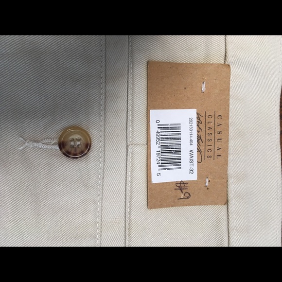 Lord & Taylor NWT. Size 32, 💯 cotton, casual classics. Bermuda shorts/womens. - Picture 2 of 6